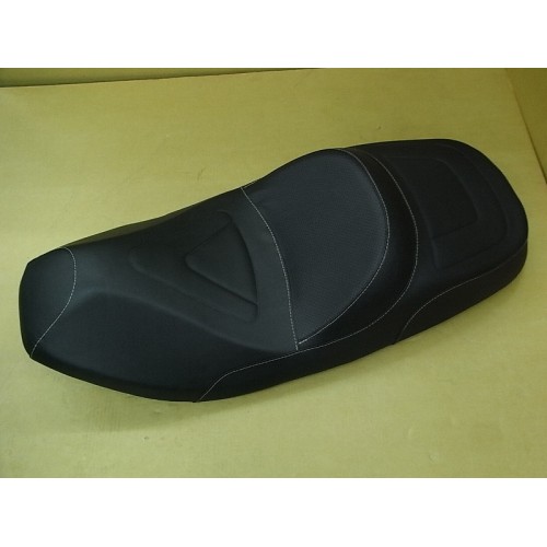 SELLE DOUBLE (COUTURES ROUGES)